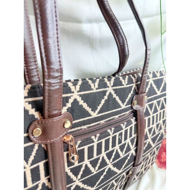 The Eclat Tote - CARAMEL
