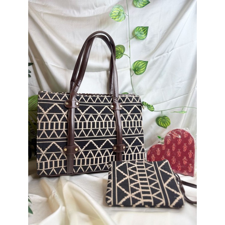 The Eclat Tote - CARAMEL