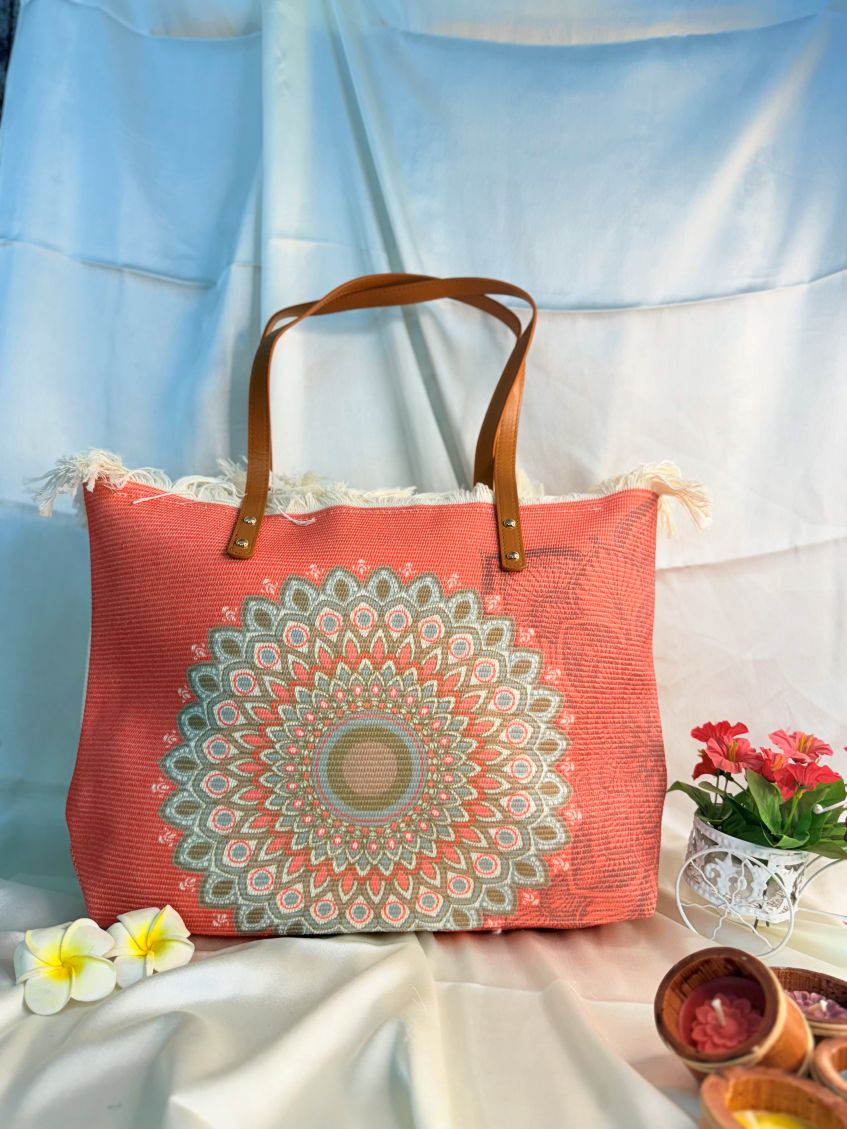 The Maze Tote - Feminine