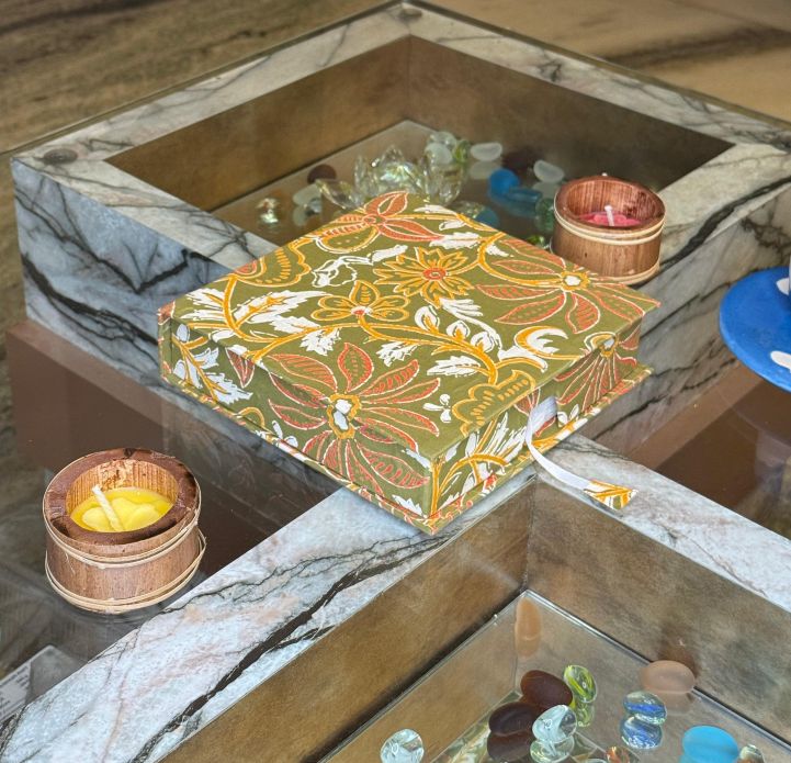 Hari Roshni - The Square Tissue Box