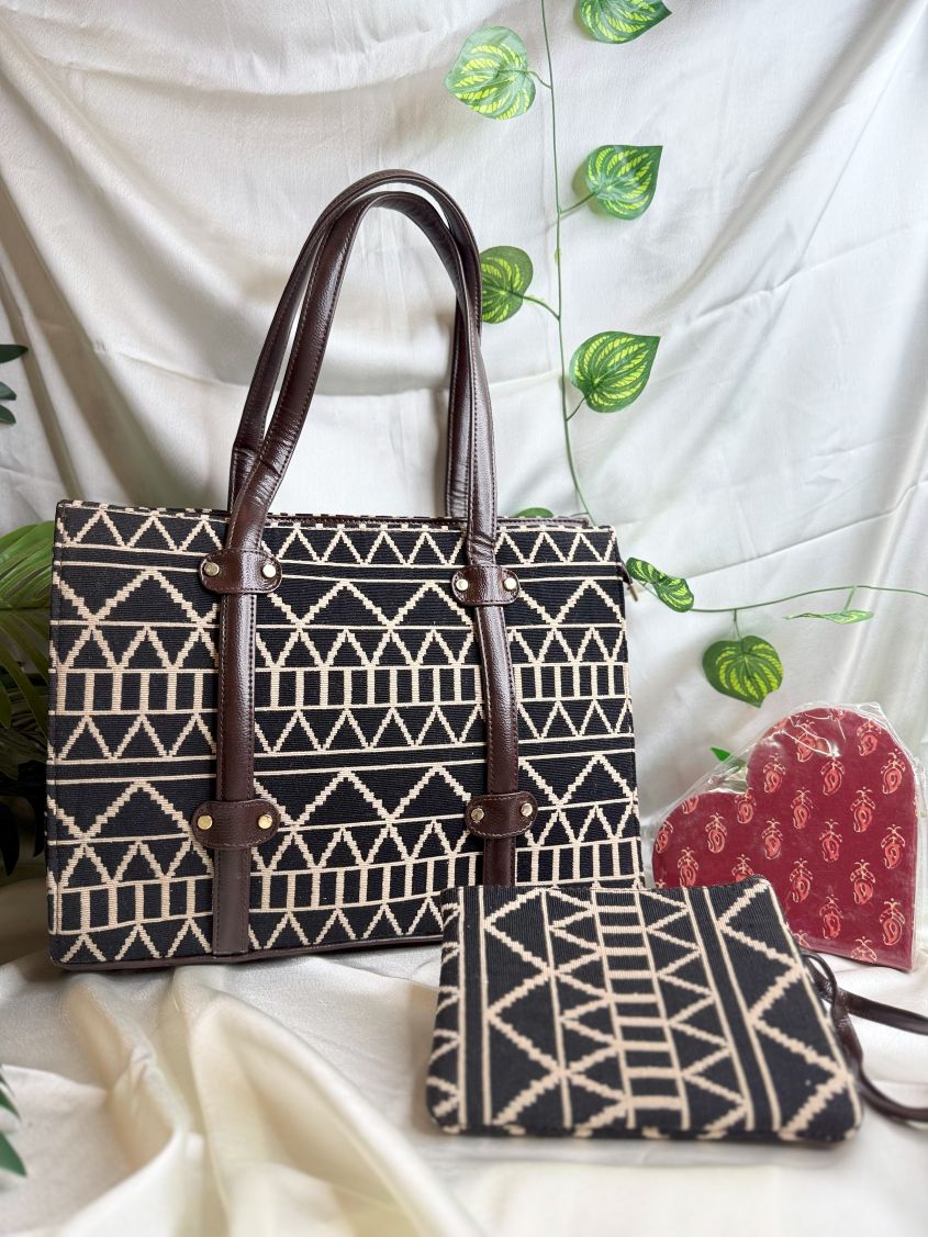 The Eclat Tote - CARAMEL